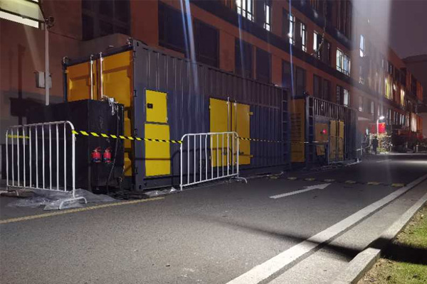 平泉柴油发电机组的输出电压是如何调节的？