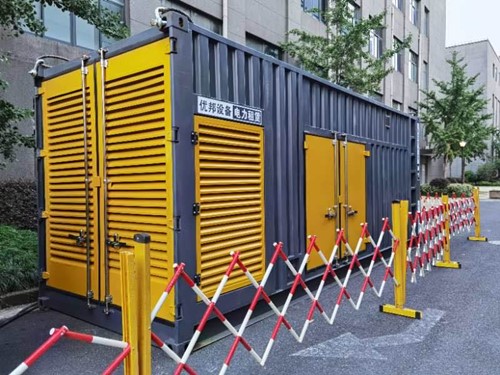 平泉如何使用转速表检查发动机的转速？