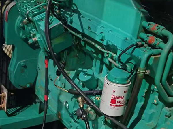 平泉如何确定新的发电机组控制系统是否与原系统兼容？